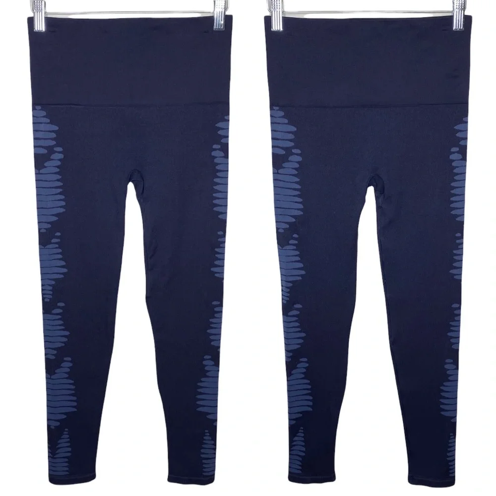 SPANX Aztec Stripe Seamless Leggings in Pure Navy size XL - Picture 2 of 7